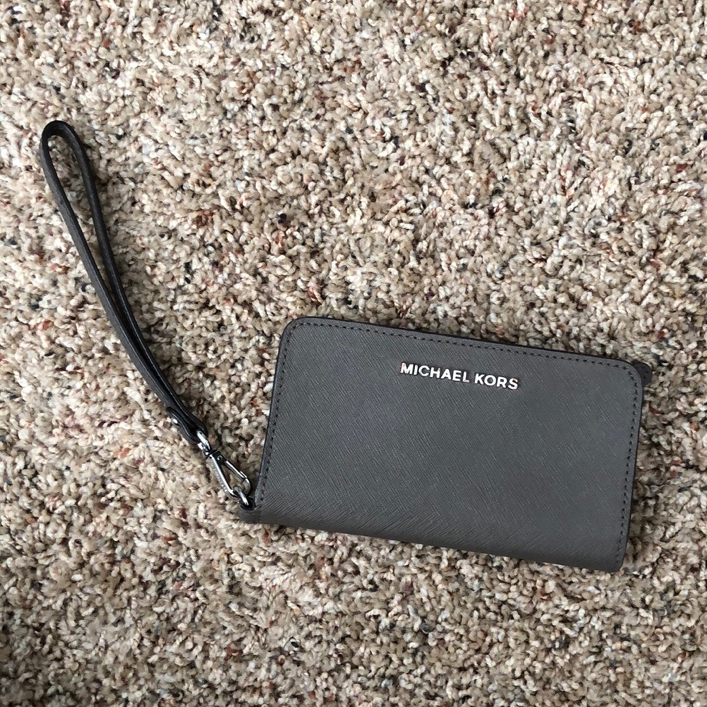 Micheal Kors wristlet